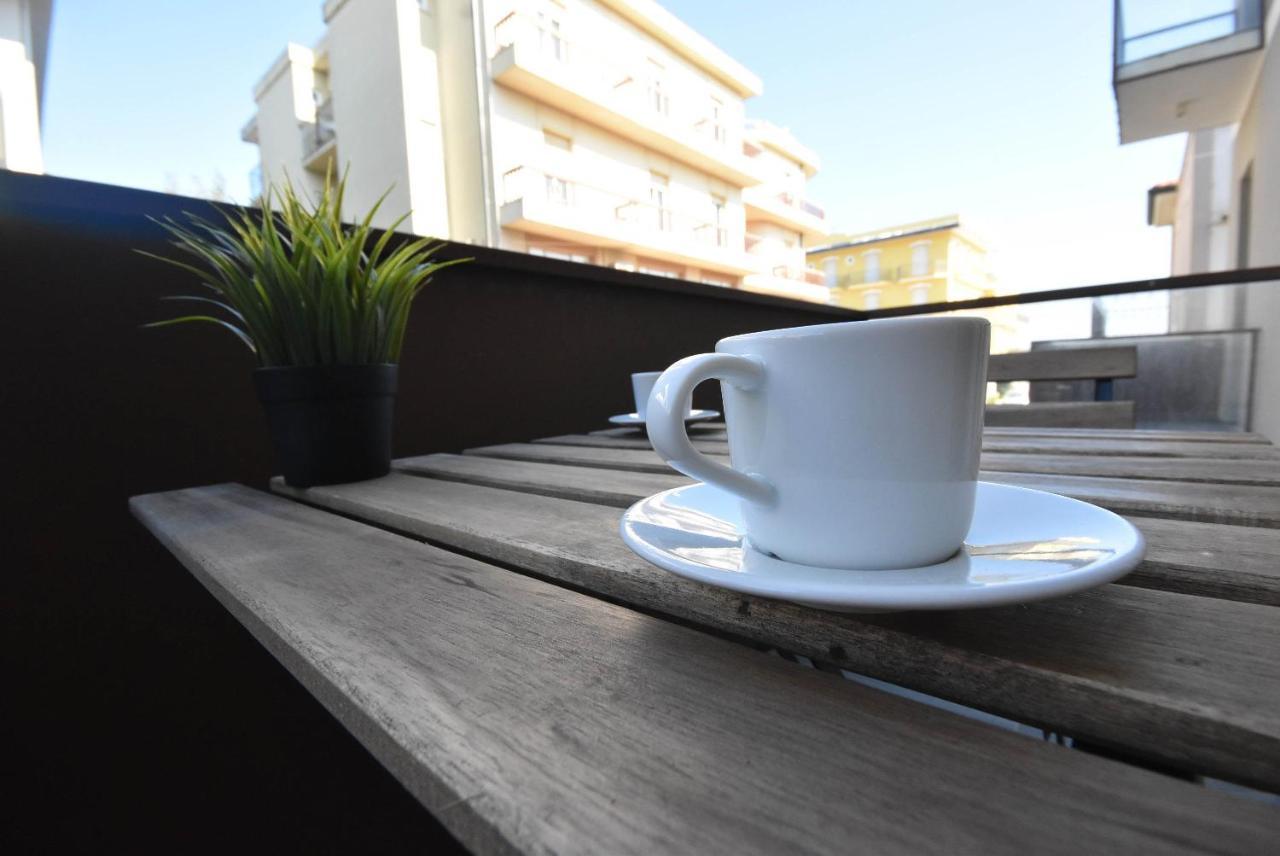 Hotel Crisvan Ρίμινι Εξωτερικό φωτογραφία