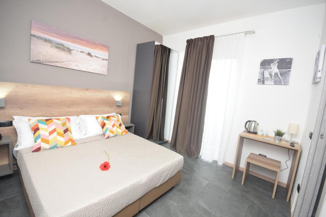 Hotel Crisvan Ρίμινι Εξωτερικό φωτογραφία